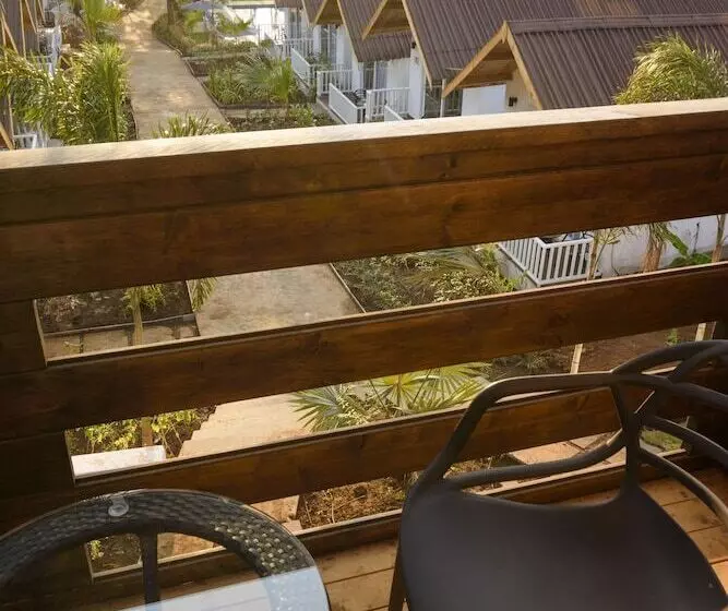 ホテル White Woods Resort, Morjim