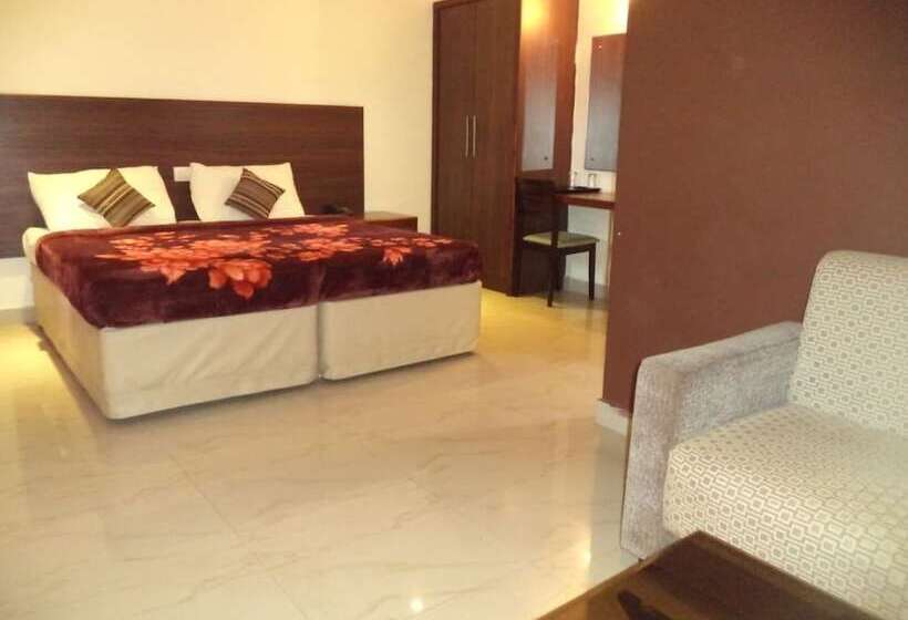 Отель Castle International Premium