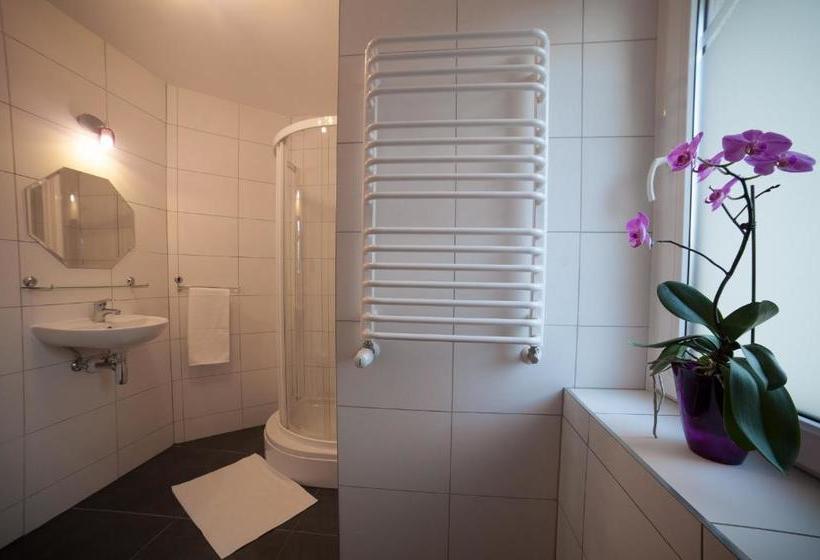 Rezydencja Pod Ochorowiczówką B&b