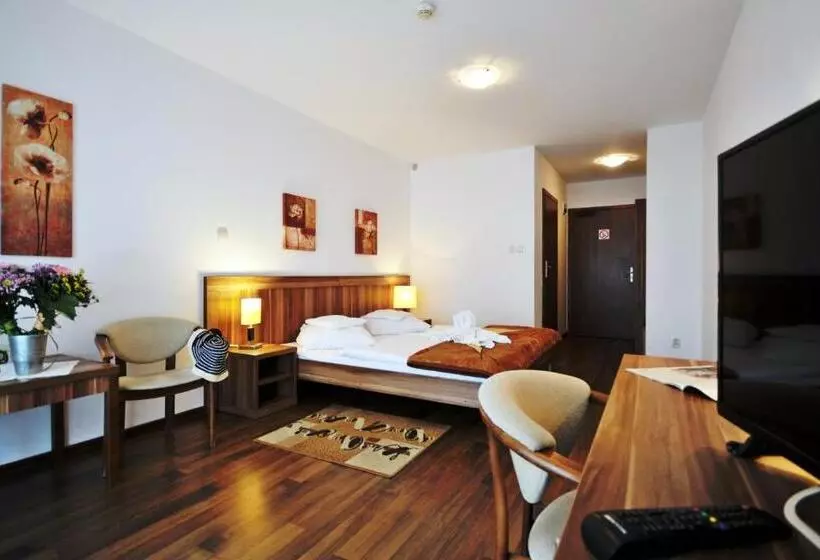 هتل Bursztyn Spa