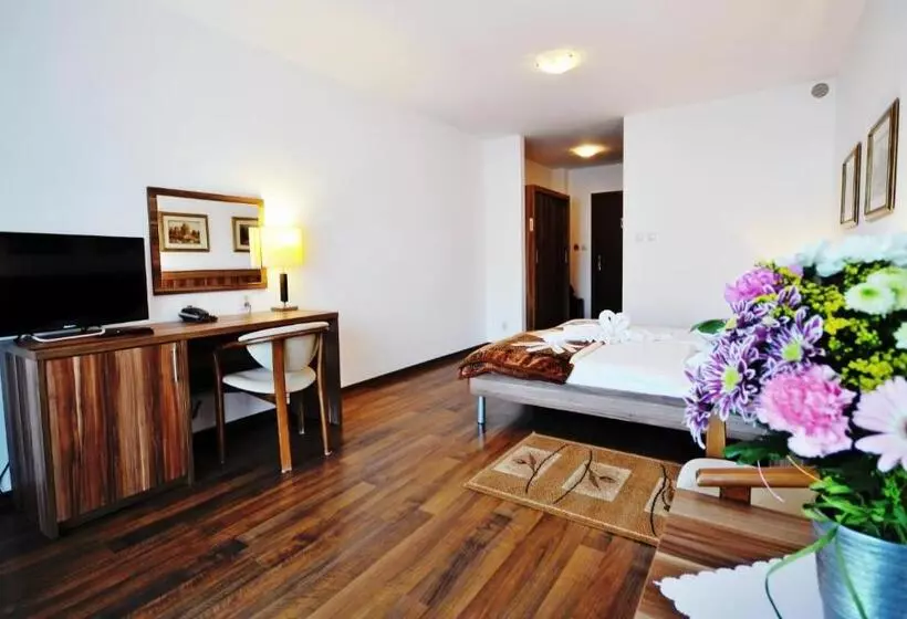 هتل Bursztyn Spa