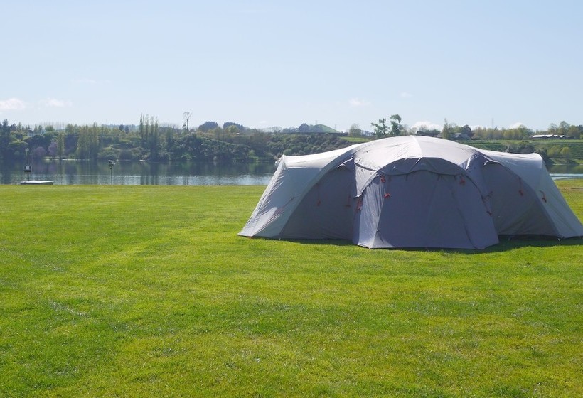 בית מלון כפרי Lake Karapiro Mighty River Domain