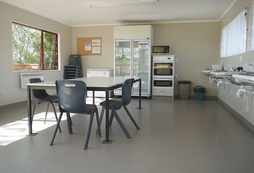 בית מלון כפרי Lake Karapiro Mighty River Domain