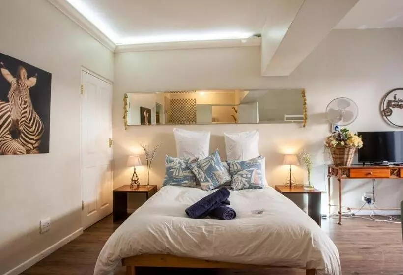 پانسیون Bedrock Guest Studios