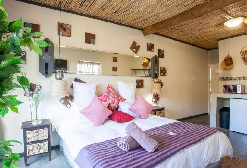 پانسیون Bedrock Guest Studios