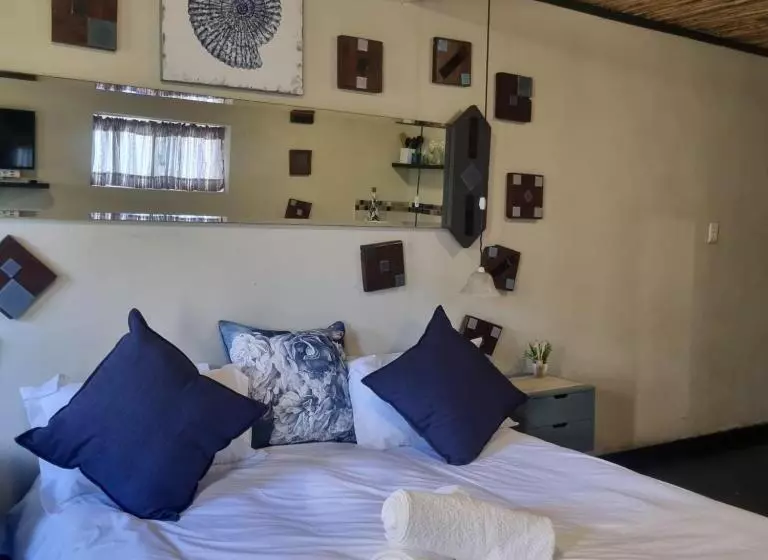 پانسیون Bedrock Guest Studios