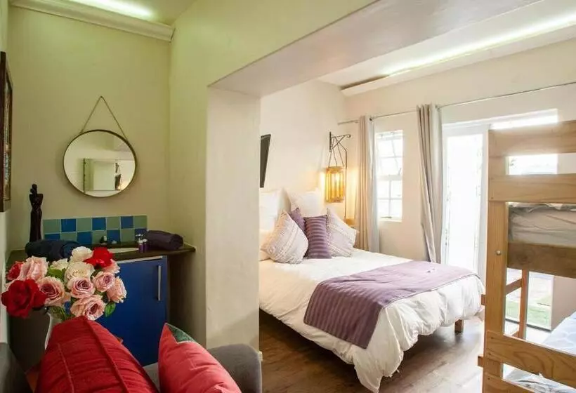 پانسیون Bedrock Guest Studios