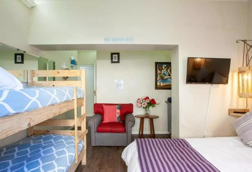 پانسیون Bedrock Guest Studios