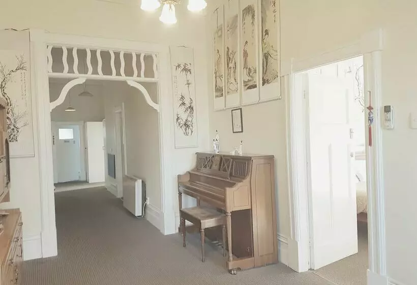 Majatalo Dunedin Classic Stay