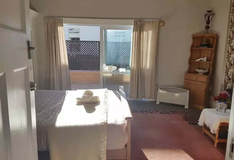 Majatalo Dunedin Classic Stay