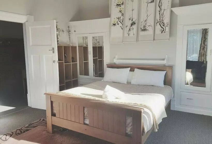 Majatalo Dunedin Classic Stay