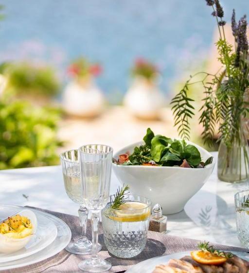 پانسیون Emporio