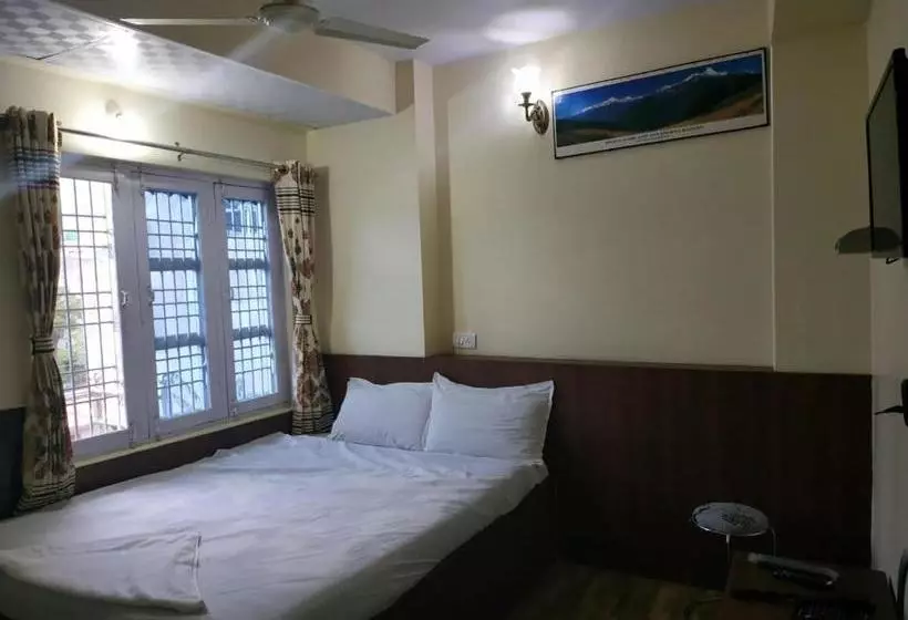 هتل Spot On 499 New Syangja Aandhikhola Lodge