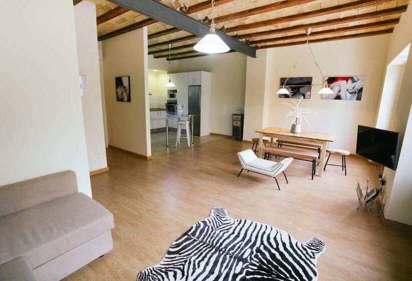 Marais Apartments By Hoom