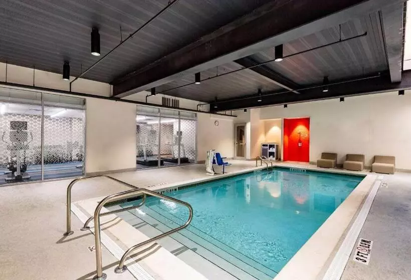 Hotelli Aloft Savannah Downtown Historic District