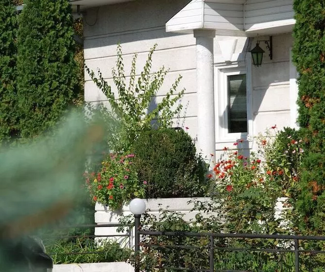 Hotelli Burevestnik Rowing Club