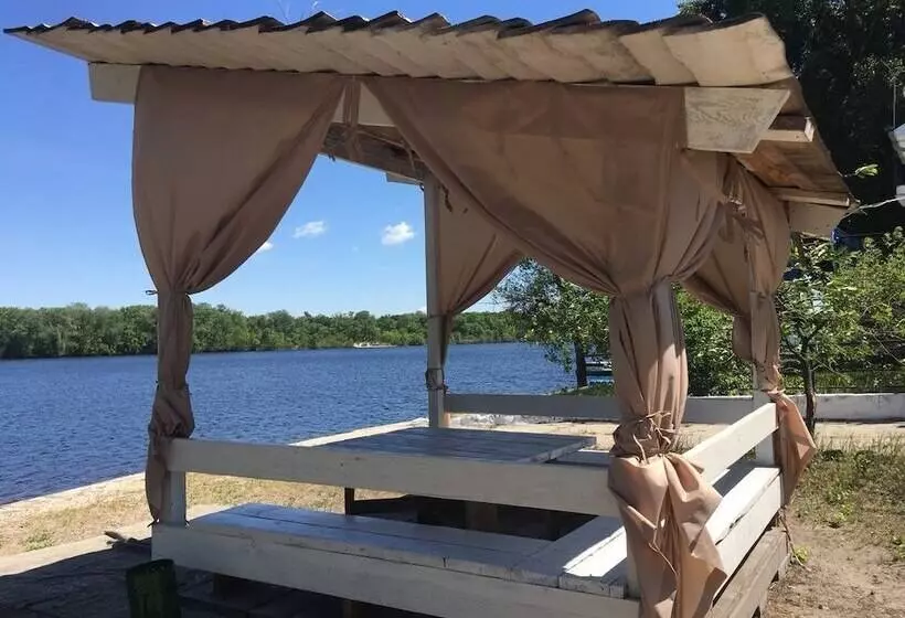 Hotelli Burevestnik Rowing Club