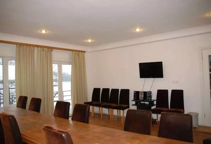 Hotelli Burevestnik Rowing Club