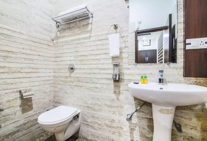 Fabhotel Aman Residency Sharifpura
