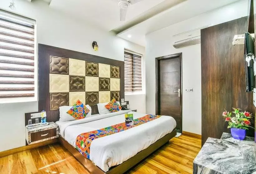 Fabhotel Aman Residency Sharifpura