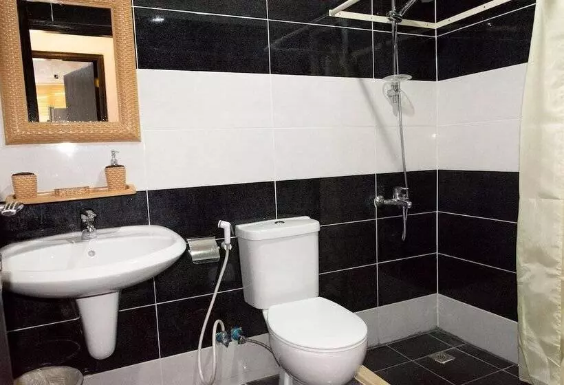 Hotelli Flowers Inn 2