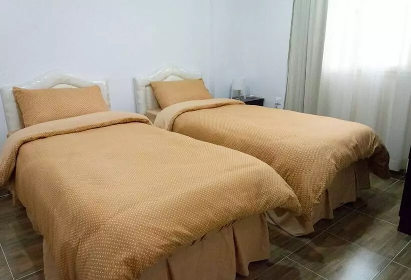 Hotelli Flowers Inn 2