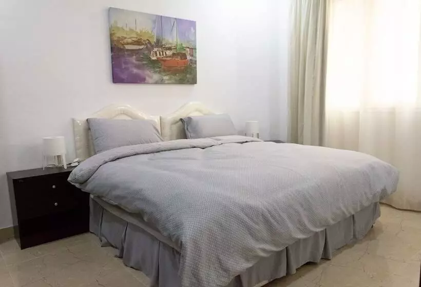 Hotelli Flowers Inn 2