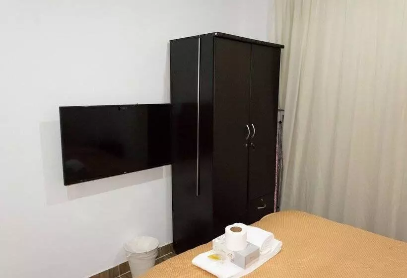 Hotelli Flowers Inn 2