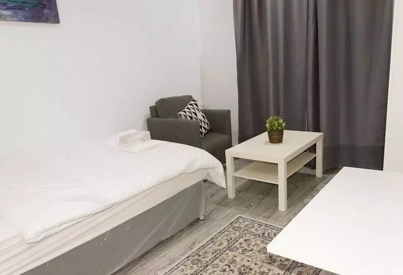 Hotelli Flowers Inn 2