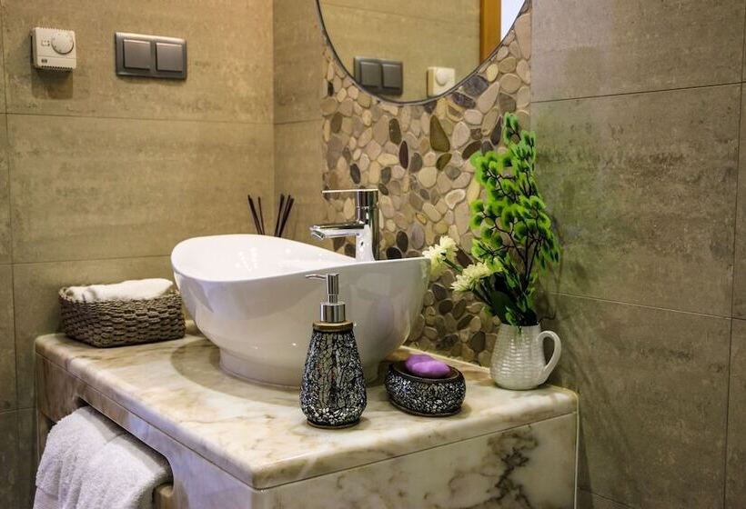 The Birds Nest Luxury B&b