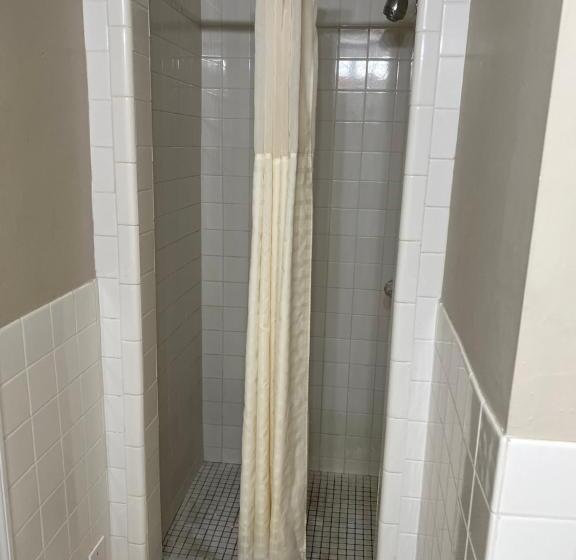 The Bayside Inn & Marina