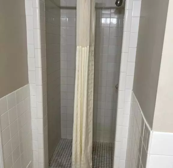 The Bayside Inn & Marina