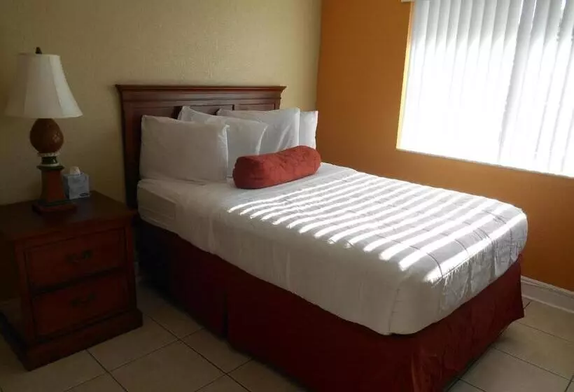 The Bayside Inn & Marina