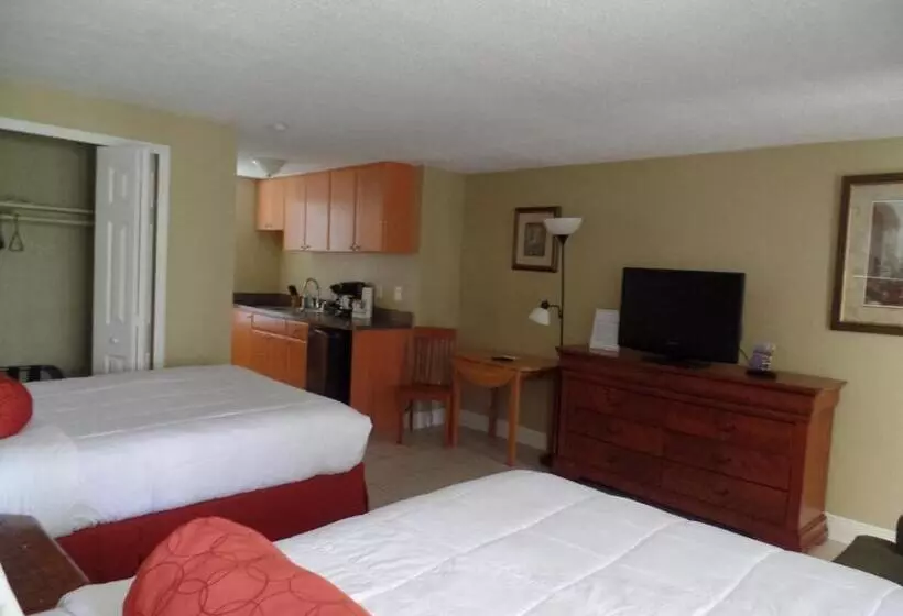 The Bayside Inn & Marina