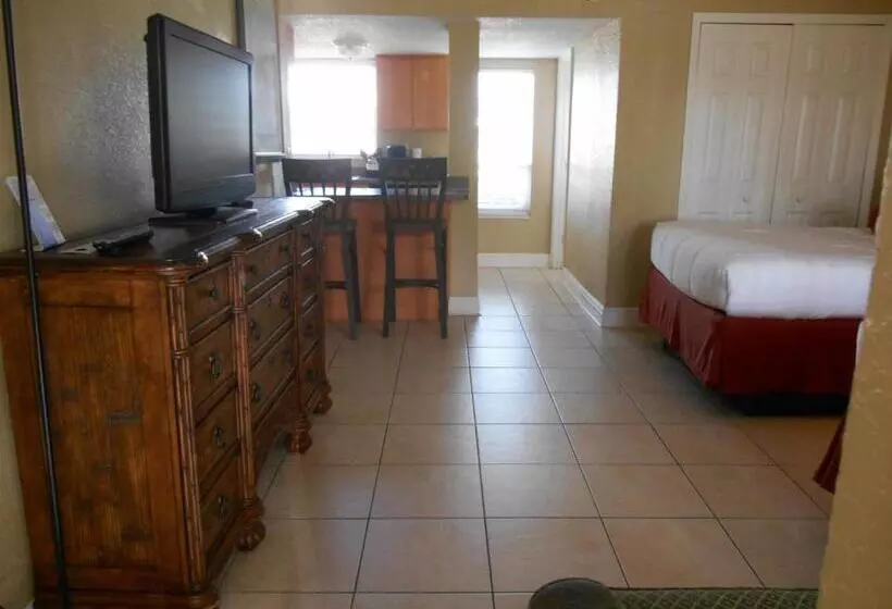 The Bayside Inn & Marina