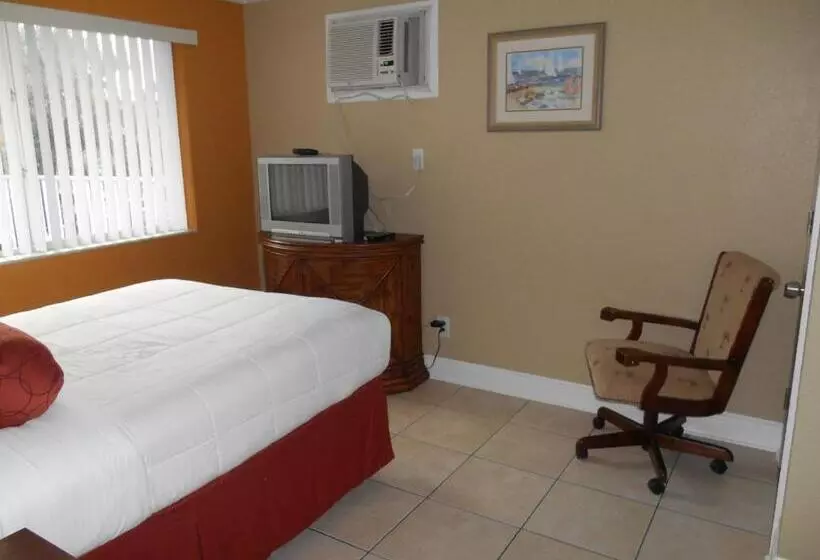 The Bayside Inn & Marina