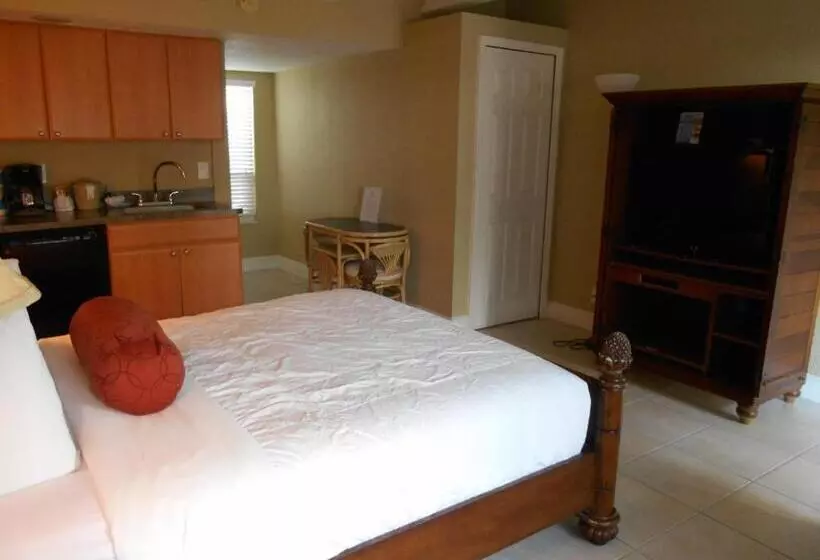 The Bayside Inn & Marina