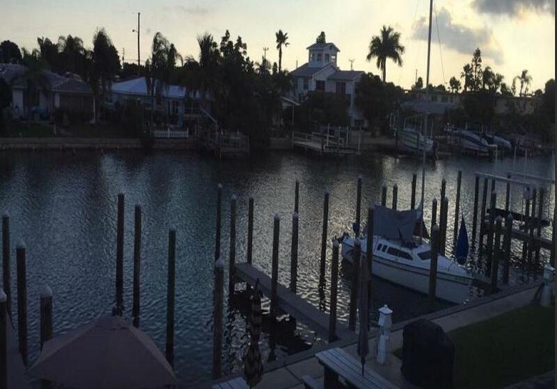 The Bayside Inn & Marina