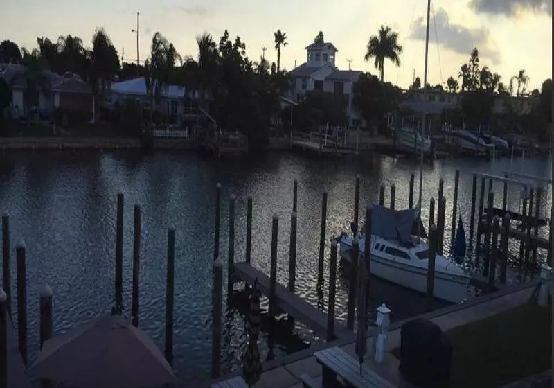 The Bayside Inn & Marina