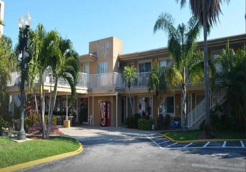 The Bayside Inn & Marina