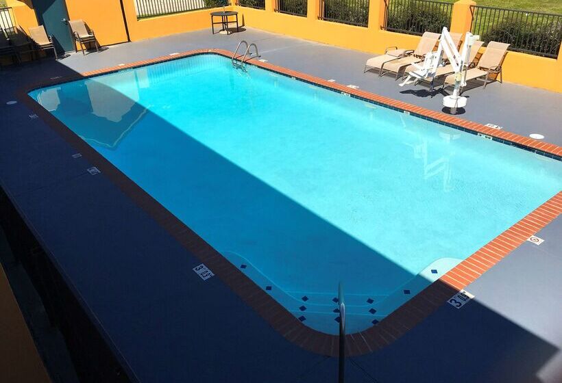 בית מלון כפרי Americas Best Value Inn Denham Springs