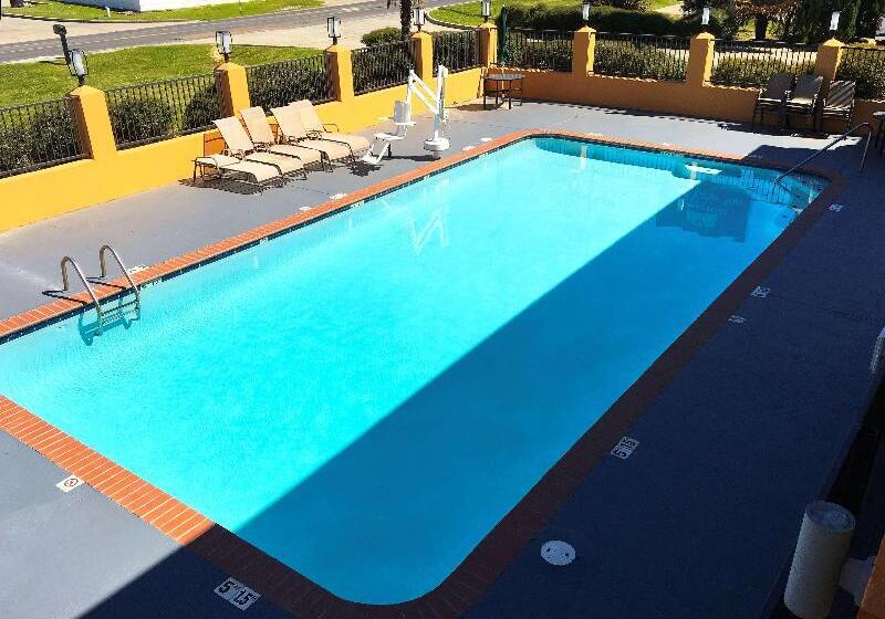 בית מלון כפרי Americas Best Value Inn Denham Springs