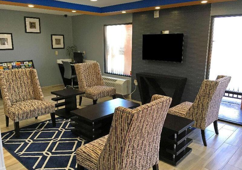 בית מלון כפרי Americas Best Value Inn Denham Springs