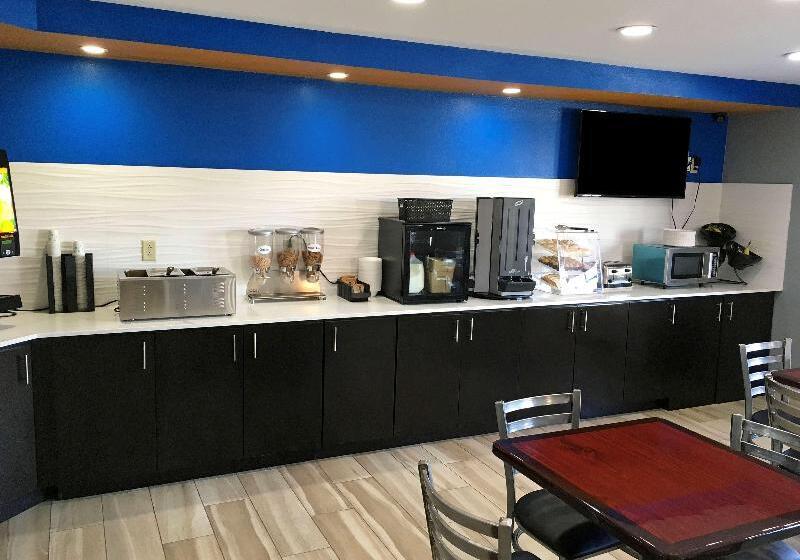 בית מלון כפרי Americas Best Value Inn Denham Springs