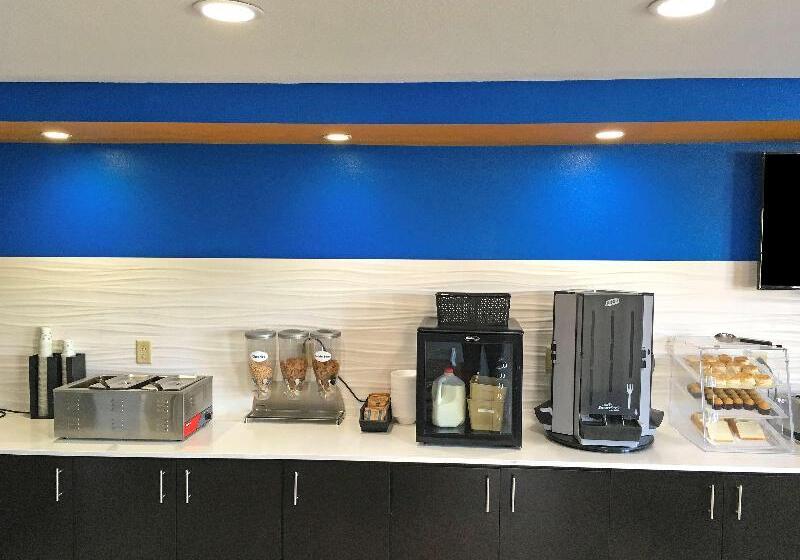 בית מלון כפרי Americas Best Value Inn Denham Springs