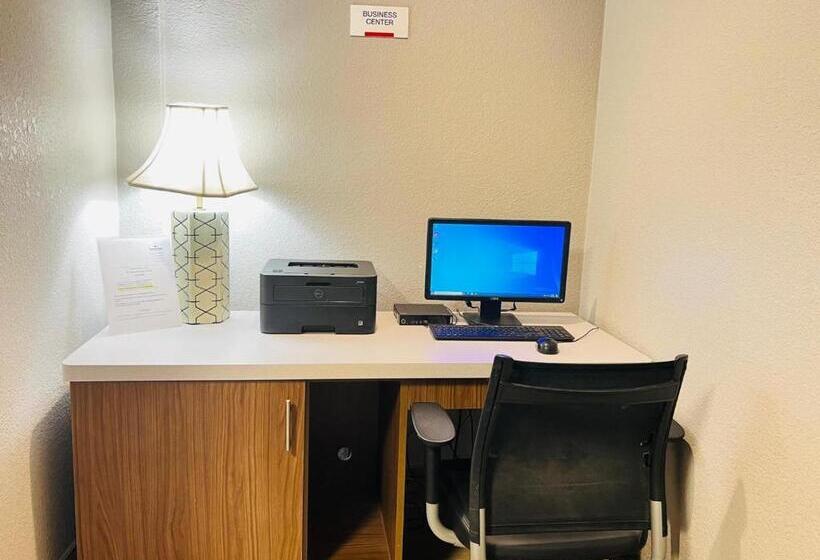 فندق Americinn By Wyndham Glendale Milwaukee