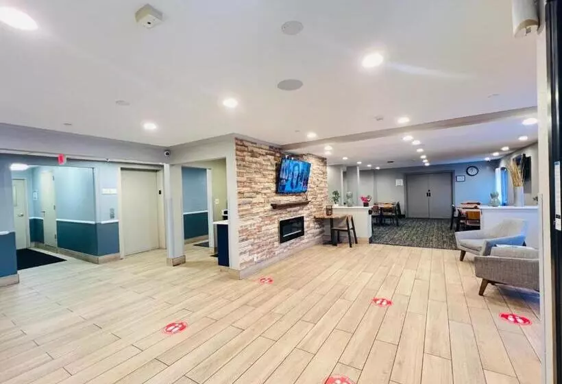 هتل Americinn By Wyndham Glendale Milwaukee