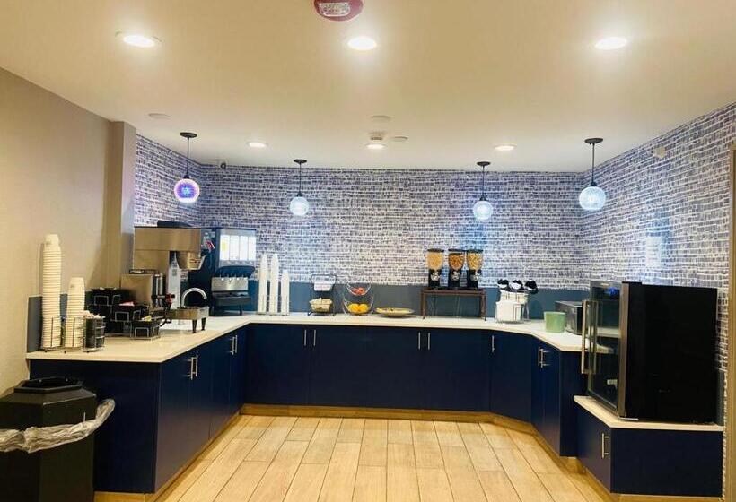 فندق Americinn By Wyndham Glendale Milwaukee