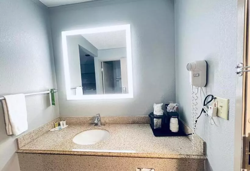 هتل Americinn By Wyndham Glendale Milwaukee