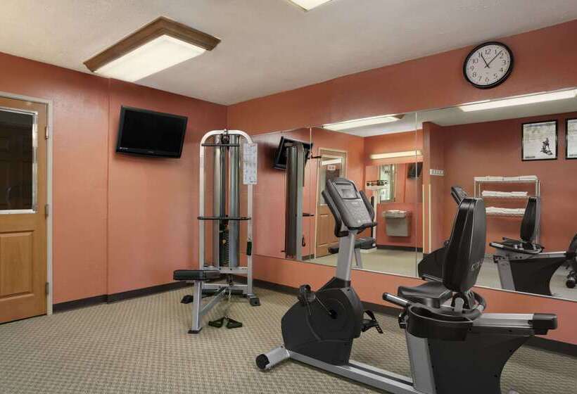 호텔 Baymont By Wyndham Sullivan